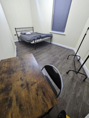 Double room with Shared Bathroom (3)